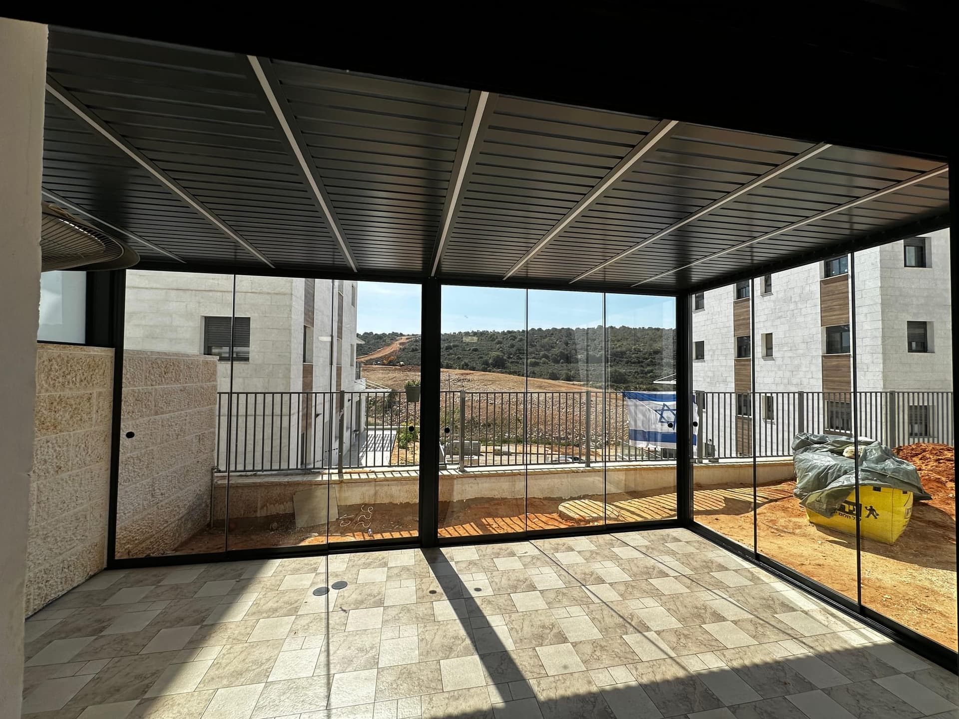 SLIDER NEXT — סגירת מרפסת בזכוכית, תצוגה מורחבת 8