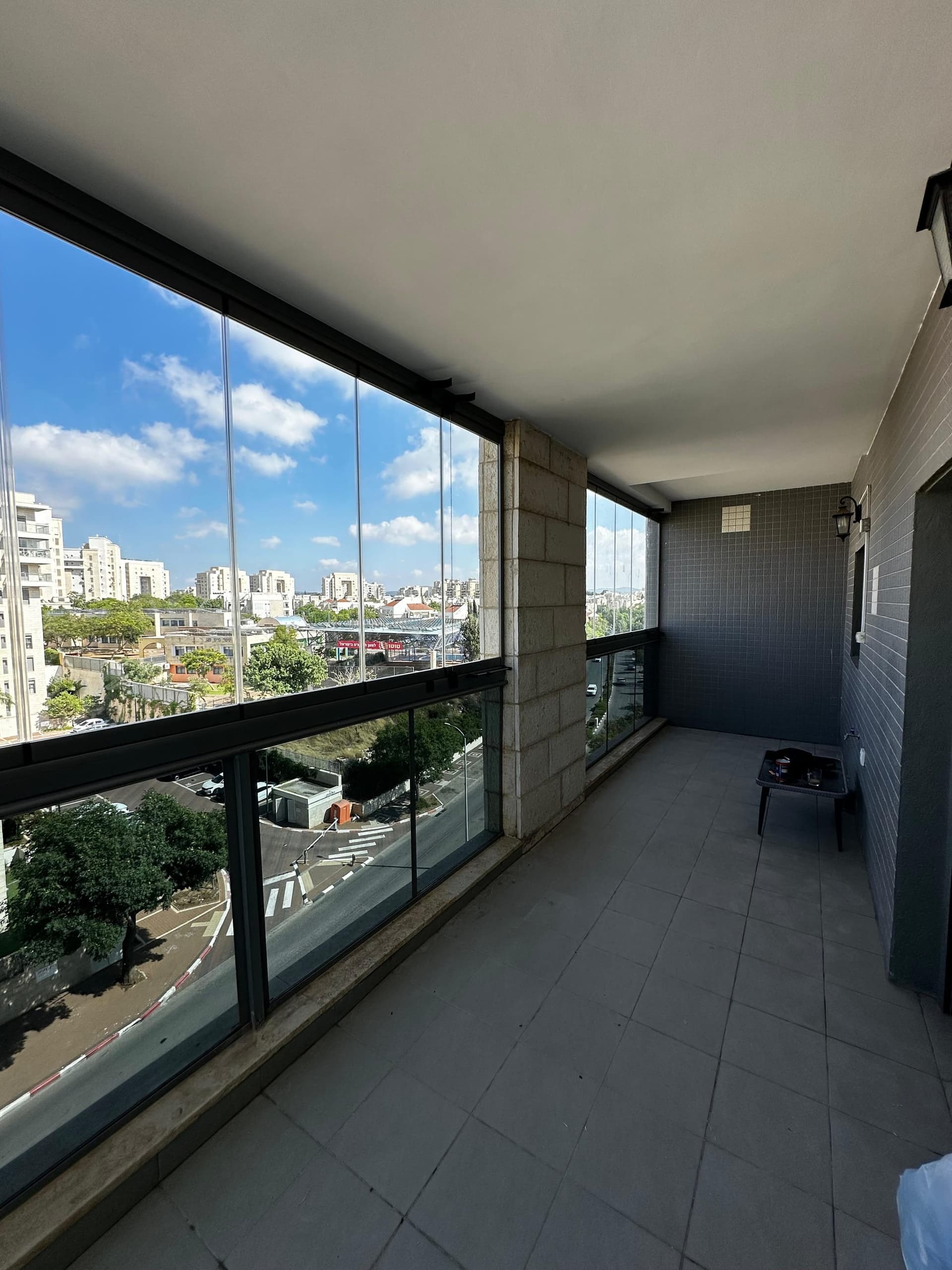 TIARA — סגירת מרפסת בזכוכית, תצוגה מורחבת 9